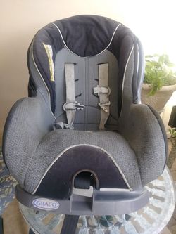 GRACO CAR SEAT WITH BASE.