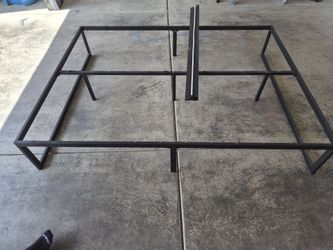 Black Metal Platform QueenBed Frame