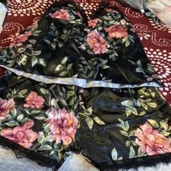 Una Pijama De Satin Nueva