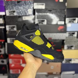 Jordan 4 “Thunder” Size 9M