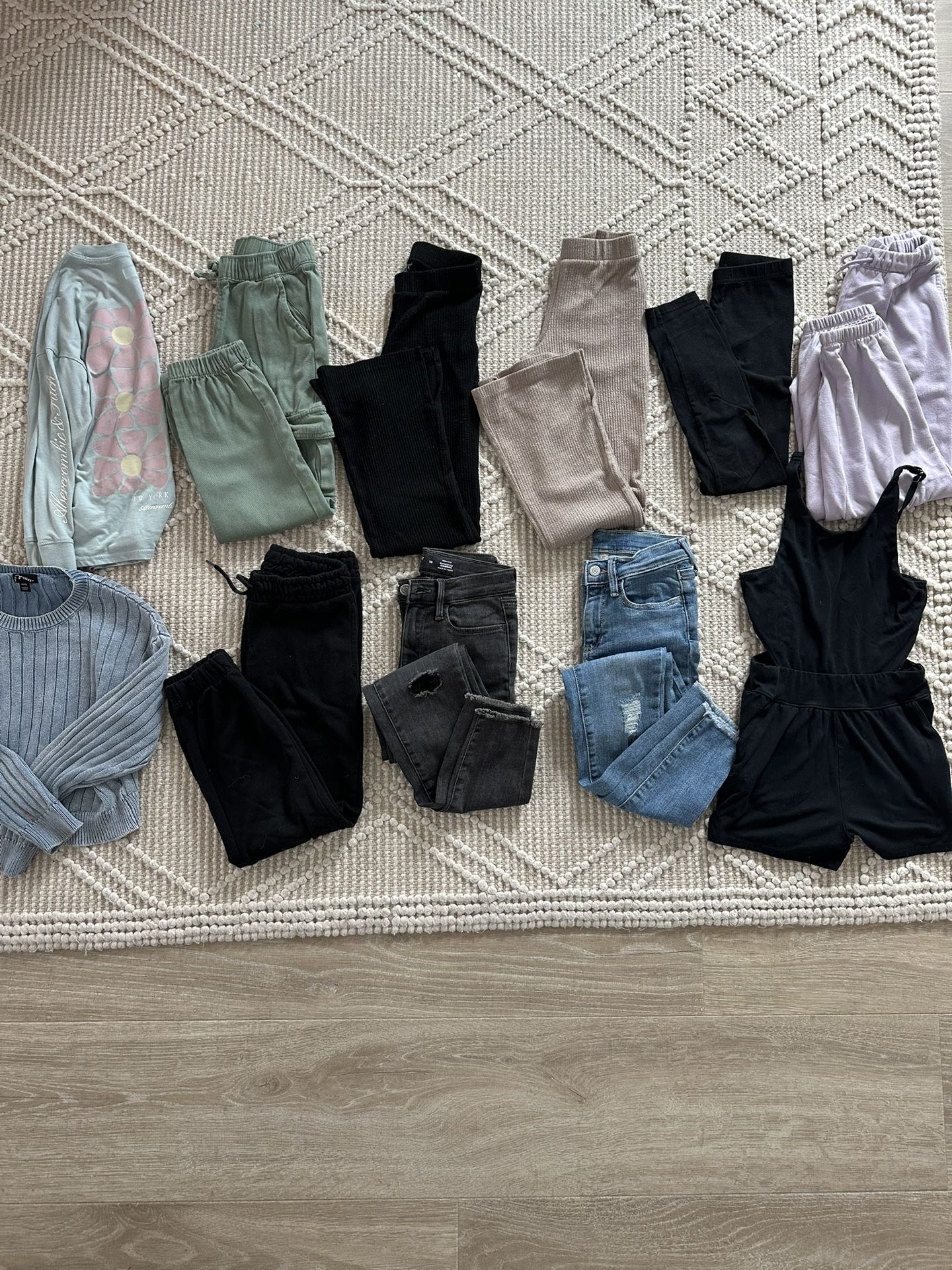 Barely Worn 8/10 Girls Clothes