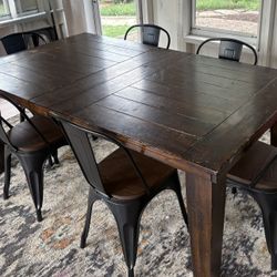Dining Room Table with Leaf and 6 Chairs