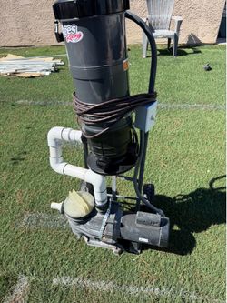 Portable pool vacuum