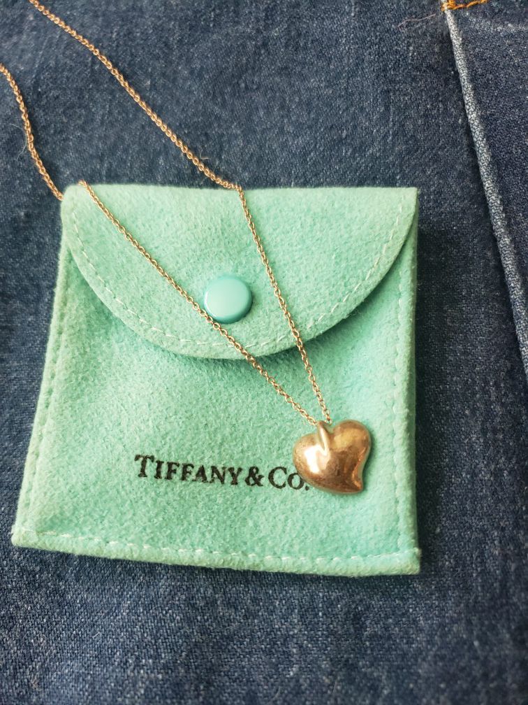 Tiffany and Co. Elsa Peretti necklace chain small heart with
