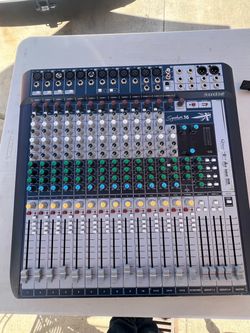Soundcraf signature 16 mixer console