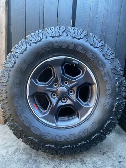 4 wheels 17 OEM Jeep Rubicon  Sahara Gladiator  with 315-70-17 Patagonia M/T