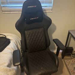 Gaming chair 