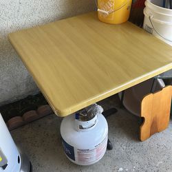 Square table 30”x30 metal leg