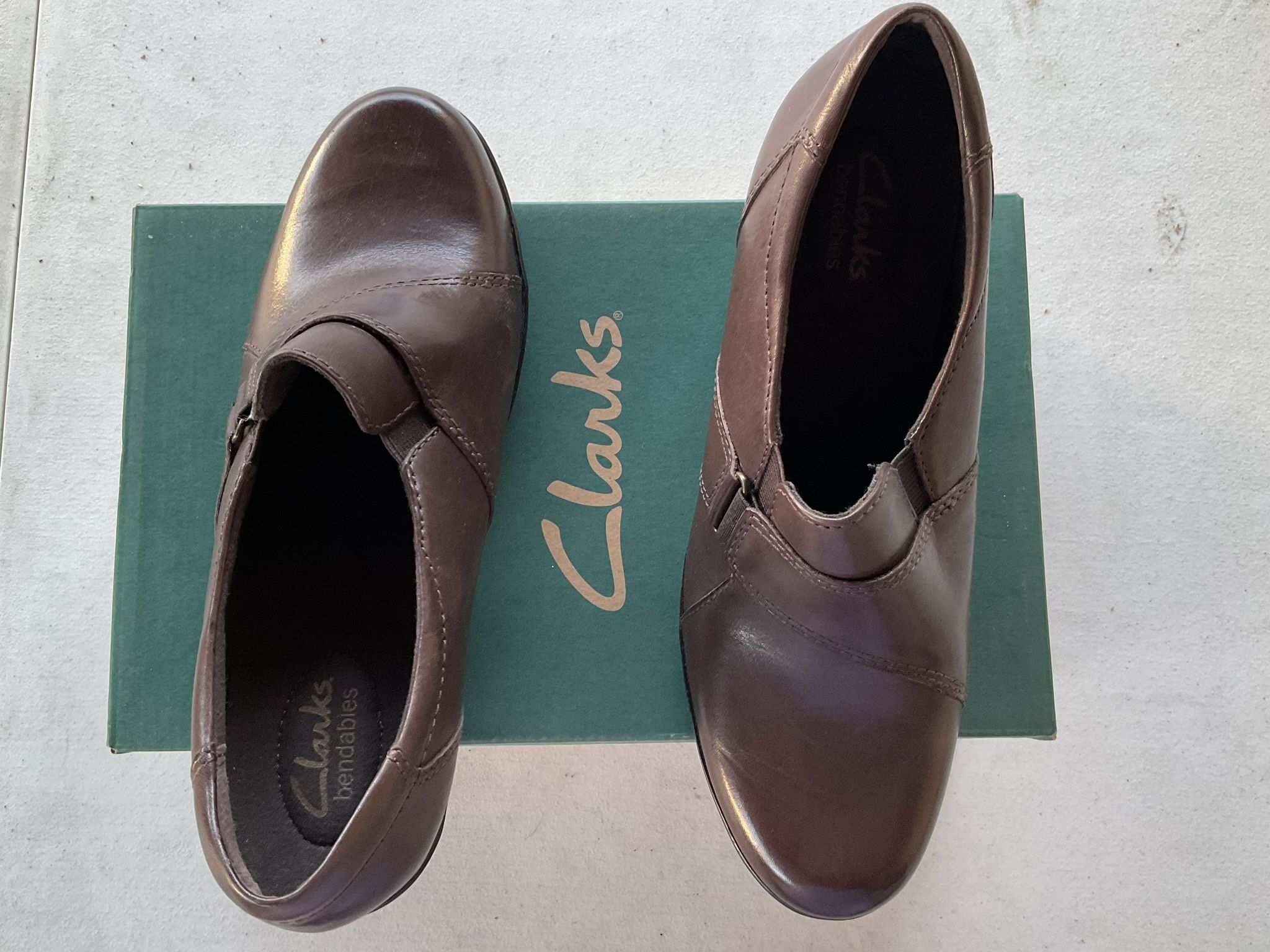 Women’s Clarks Size 8M Leather Booties / Ankle Boots / Heeled Shoes — $35 Cash - $40 If Shipping 