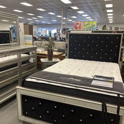 New Glam Queen Bedroom Group
