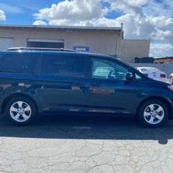 2012 Toyota Sienna