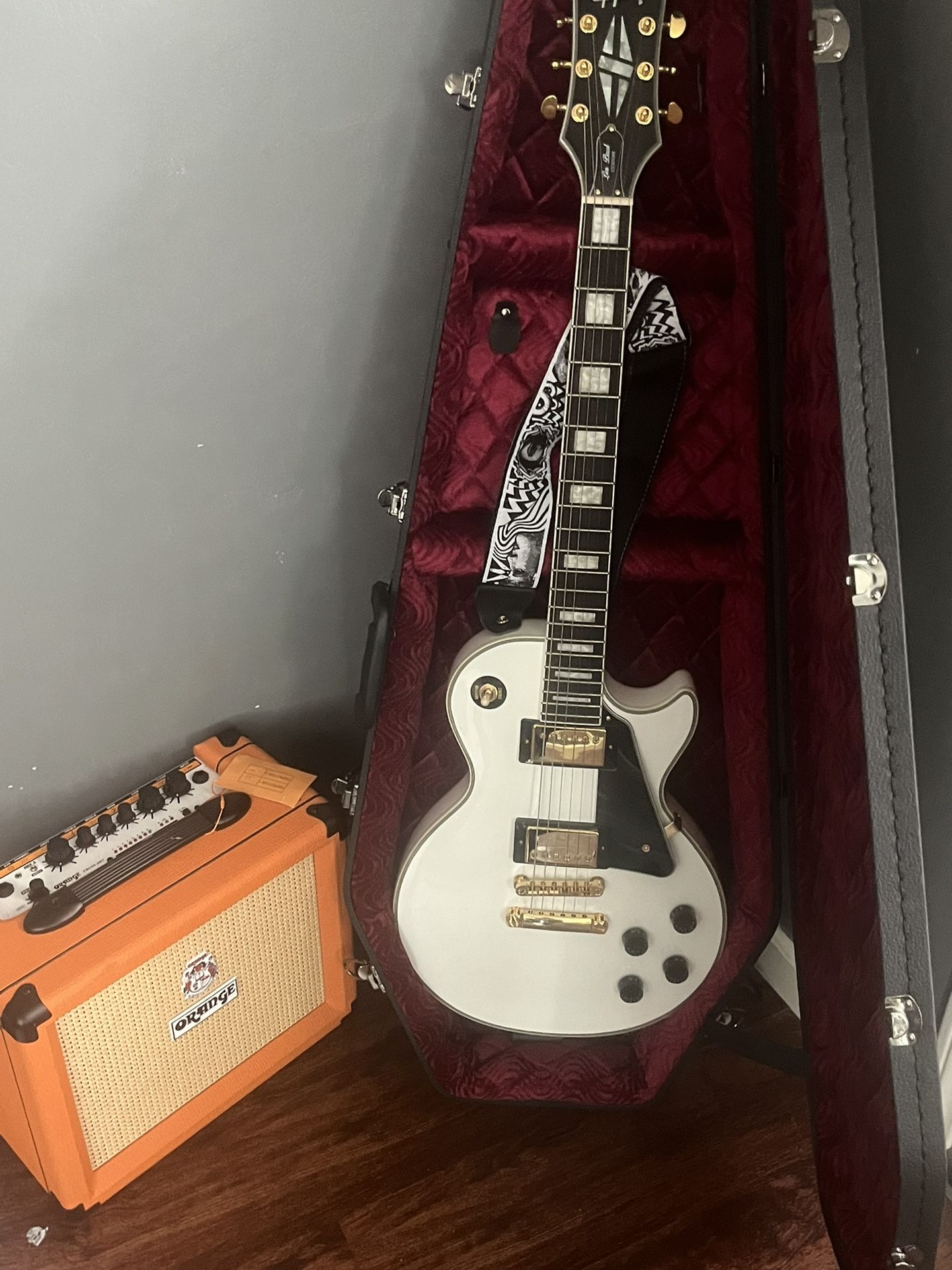 Custom epiphone les paul alpine white brand new with medium orange amp