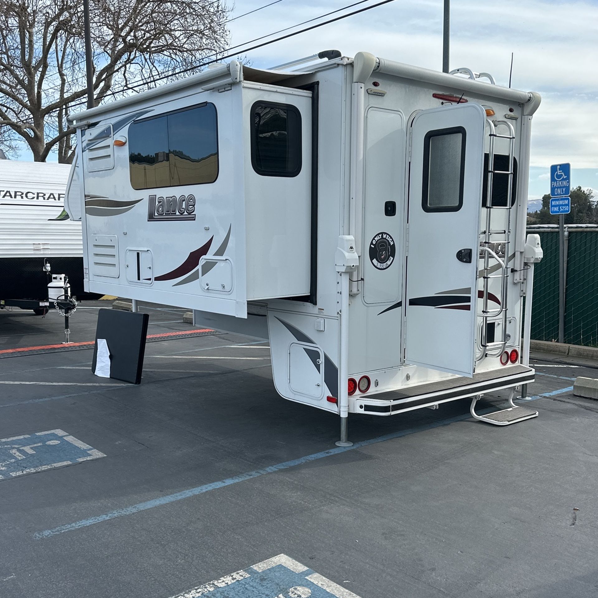 2016 Lance 975