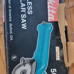 Makita Cordless Circular Saw w/Extra Batteries