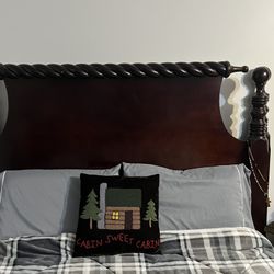 QUEEN SIZE BED FRAME 