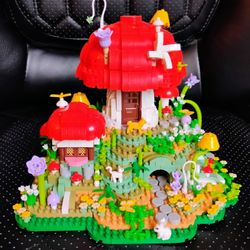 Mushroom House Building Block Set – COMPLETE – Box & Instructions Included