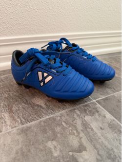 Kids soccer cleats size 8