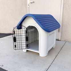 (New in Box) $50 Small Size Dog House Waterproof Plastic Outdoor Indoor 30x23x26”