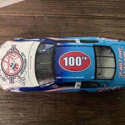 1:24 Richard petty/yogi Berra. #43 / #8 NY Yankees 100th anniversary/autographed.