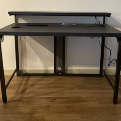 Living Spaces Gaming Desk Black And Gray - Pick Up Only 
