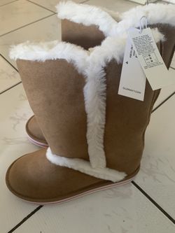 New Old Navy Boots size 4