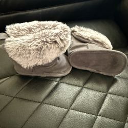 Grey and white baby boots #babyshoes