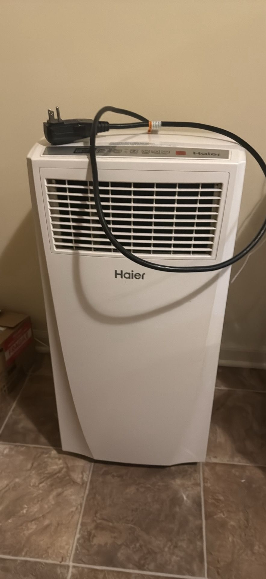 Haier portable AC/dehumidifier 8,000 BTU