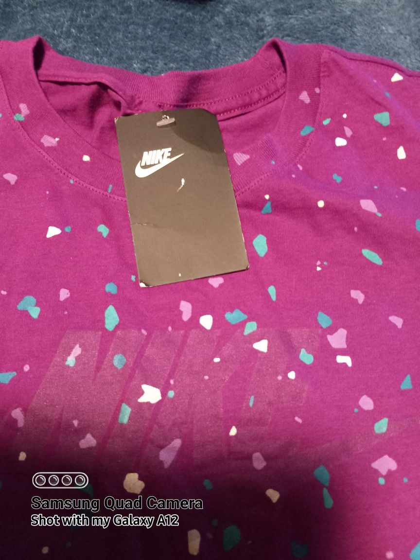 Nike TS Each 10 Doller