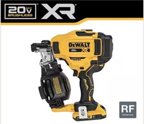 DEWALT 20V MAX 15-Degree Coil Roofing Nailer Kit DCN45RND1