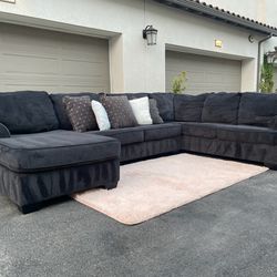 Huge Dark Grey Sectional Couch From Ashley Furniture In Excellent Condition - FREE DELIVERY 🚛