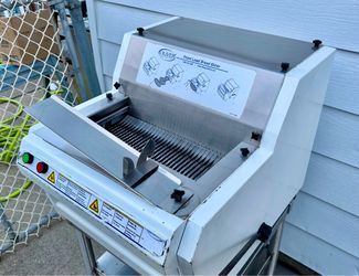 Oliver 732-N Commercial Countertop Front Load Bread Slicer