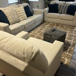 Living Room Set & Pillows - Couch, Lover seat & Ricliner Walker