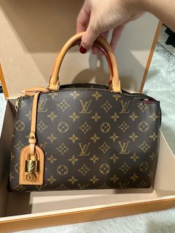 Louis Vuitton Petit Palais Monogram