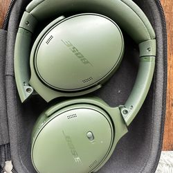 Bose QuietComfort 45 (QC45) noise-cancelling headphones