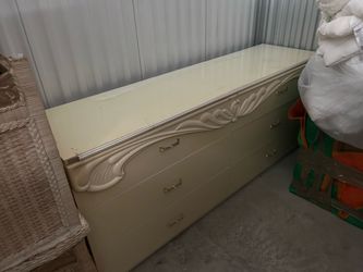 Italian dresser