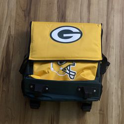Green Bay Packers Insulated Pull Cooler And Promo Flag
