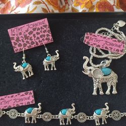 New- BETSEY JOHNSON " ELEPHANTS" SILVER TONE& FAUX TURQUOISE STONE NECKLACE- EARRINGS & BRACELET SET