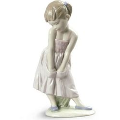 Lladrò Sweet Shyness CLEARENCE #01009171 Girl Figurine Annual piece NEW SEE PICTURES