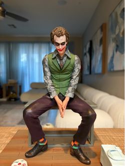 The Joker (Heath Ledger) Premium Statue - The Dark Knight (2008)