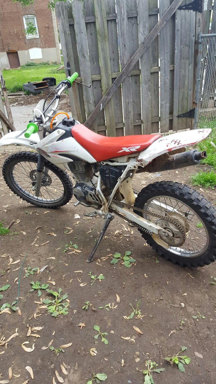 2002 xr100r