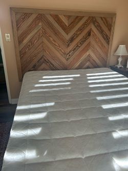 Queen bed set-Wood Chevron Pattern Headboard