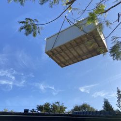 Sheds Relocated , Movemos Casita De Patio Container Rv Trailer Crane 