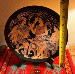 PLATO ANTIGUO DE PORCELANA A RELIEVE
