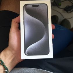 iPHOPNE 15 PRO MAX 256 GB NEW