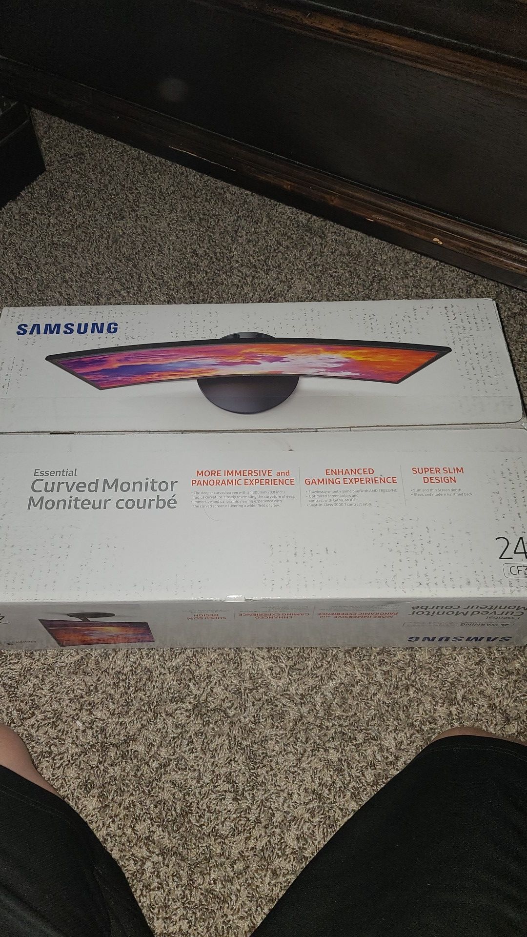 Samsung 24" Curved Monitor New Sealed CF392