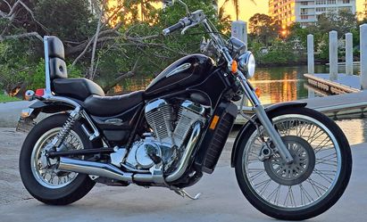 1997 Suzuki Intruder 800 –