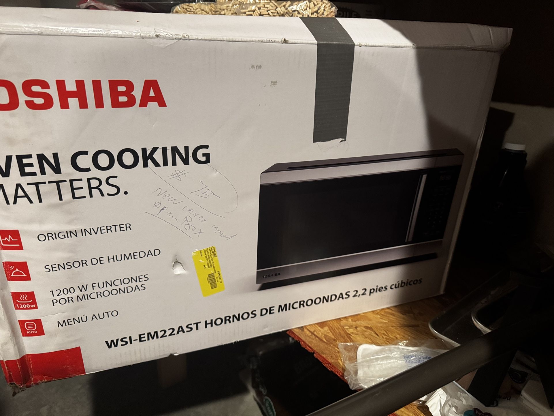 Toshiba Microwave 2.2 cu ft