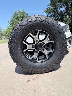 Jeep rubicon wheels and tires