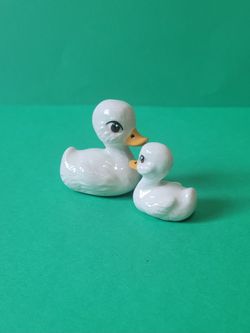 Vintage Ceramic Ducklings Set Of 2 Ceramic Duck Family White Yellow Beak.