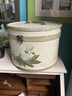 Vintage hat storage box